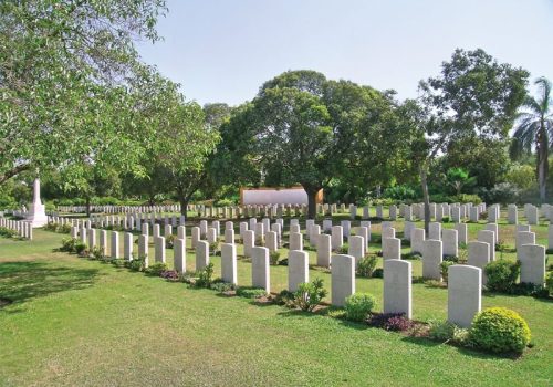 464689-gravesPHOTOSSAADZUBERI-1352762921